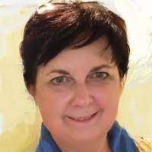 Meet your Posher, Launia